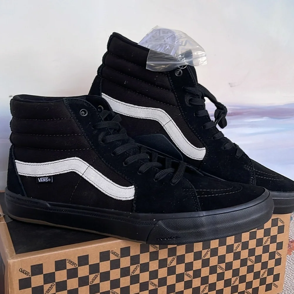 Vans WMNS Bmx Sk8-Hi
Black/Black
VN0005V0BKA
Sneakers - Picture 7 of 16